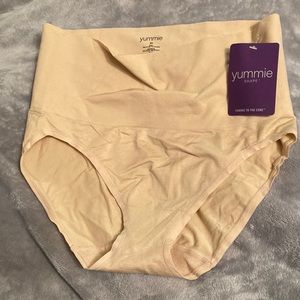 NWT Yummie shaping brief